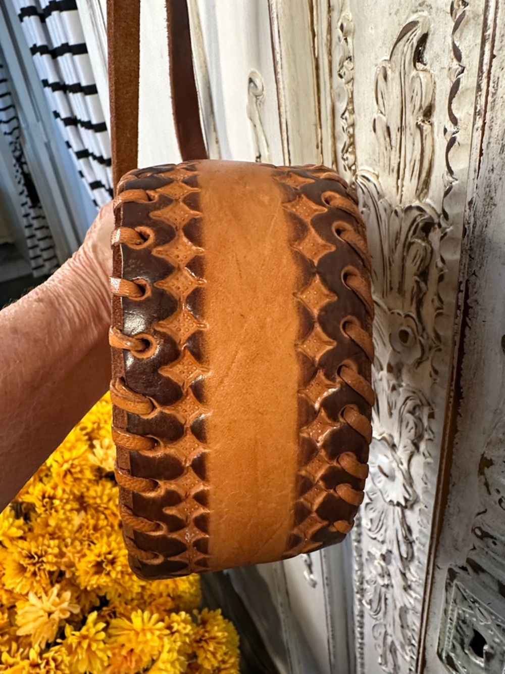 Vintage Handtooled Leather Crossbody Bag - Warm Tan - Picture 4 of 7